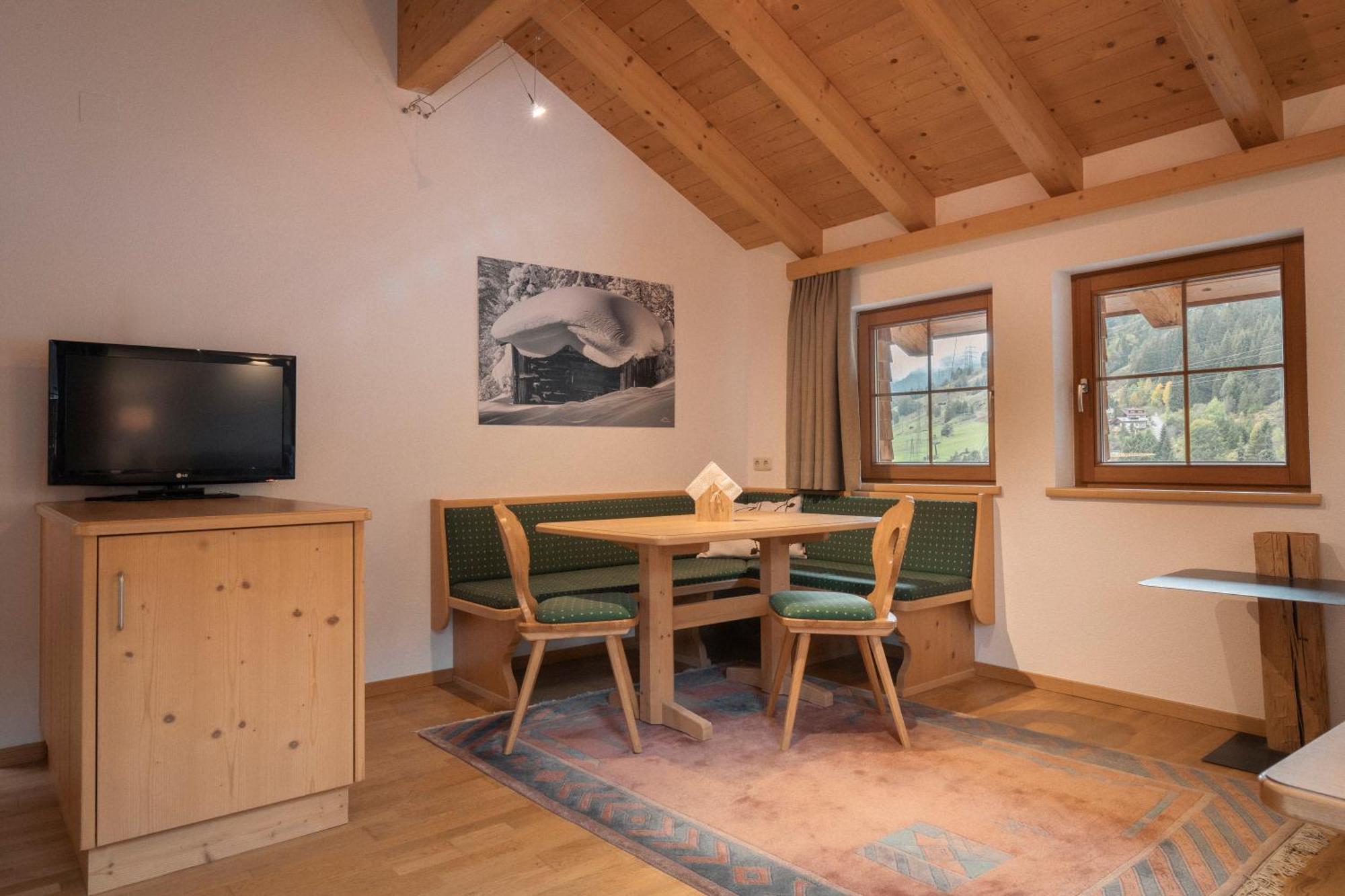 Apartments Sarlo Apartment *